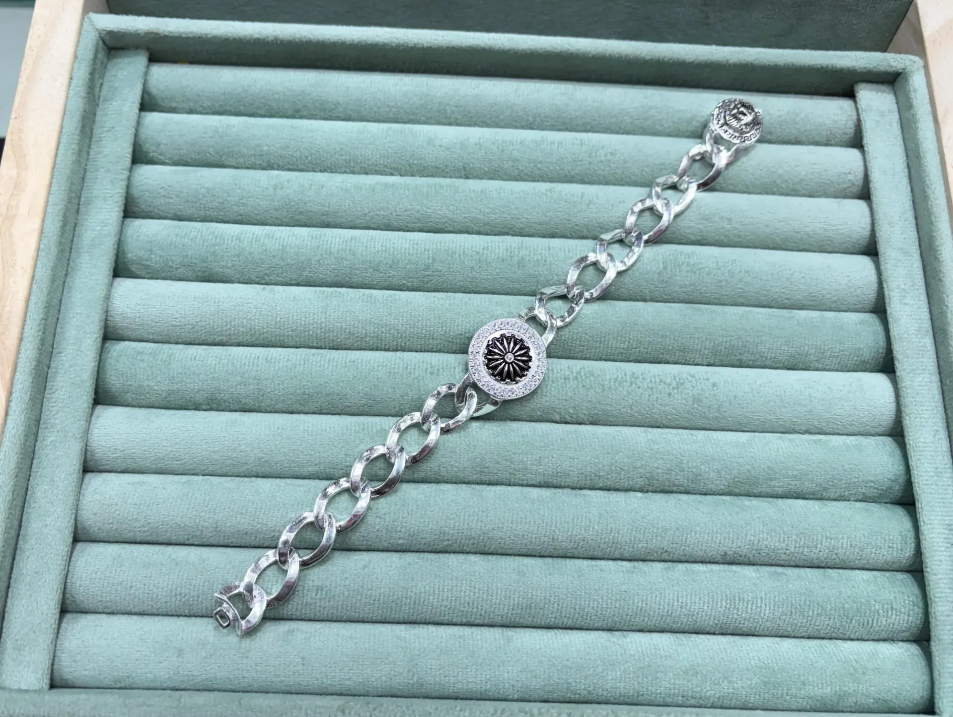 Floral Centerpiece Chain Bracelet